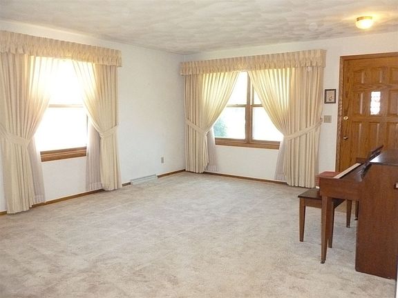 W/large windows for light