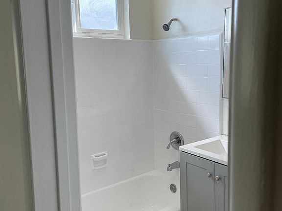 3rd image of 15515 Nuanu Dr APT B