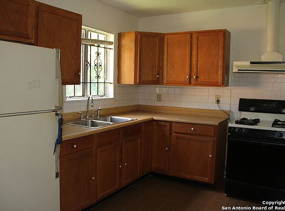 4th image of 835 Brady Blvd