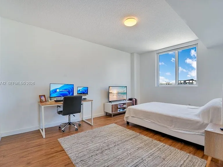601 NE 23rd St #1406 — Photo 9