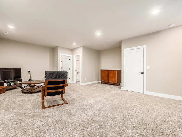 Finished basement with in-law suite