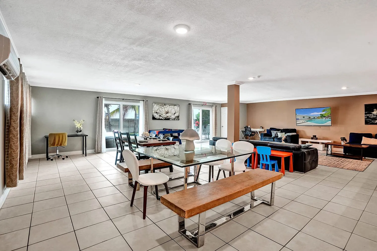 4 bed, 2.0 bath, 3100 sqft, $8,684 — Photo 3