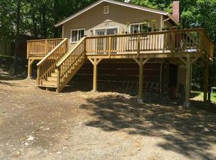 157 Lakeview Dr, Dingmans Ferry, PA 18328