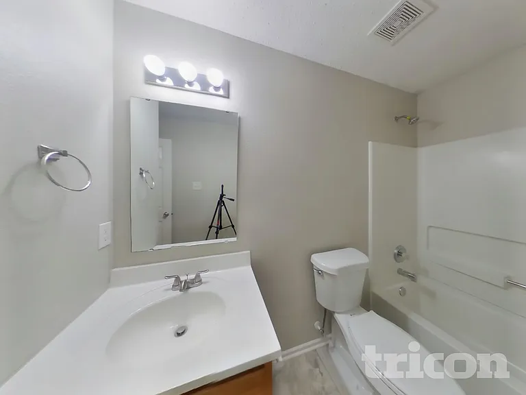 678 Runnymede Ct — Photo 13