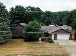 5433 S Croton Hardy Dr, Newaygo, MI
