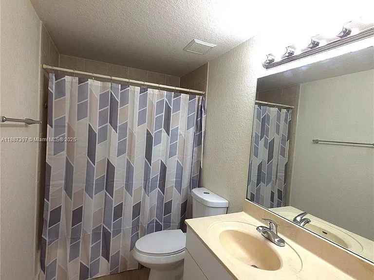 437 SW 7th St #201 — Photo 13