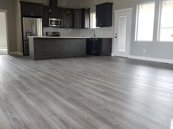 4th image of 1006 Sawyer Pl