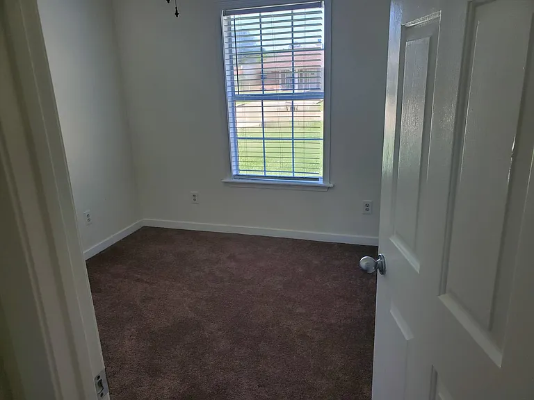 311 Green Meadow Dr — Photo 13