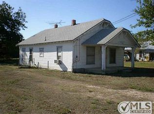 221 6th St, Walnut Springs, TX 76690