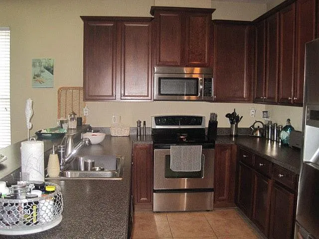 3 bed, 1894 sqft, $2,400 — Photo 3