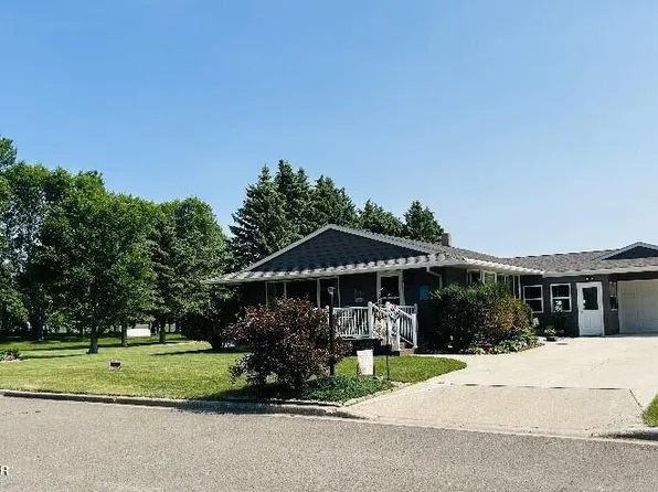 808 4th St, Maddock, ND 58348