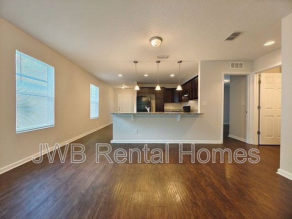 4th image of 2042 Sheridan St
