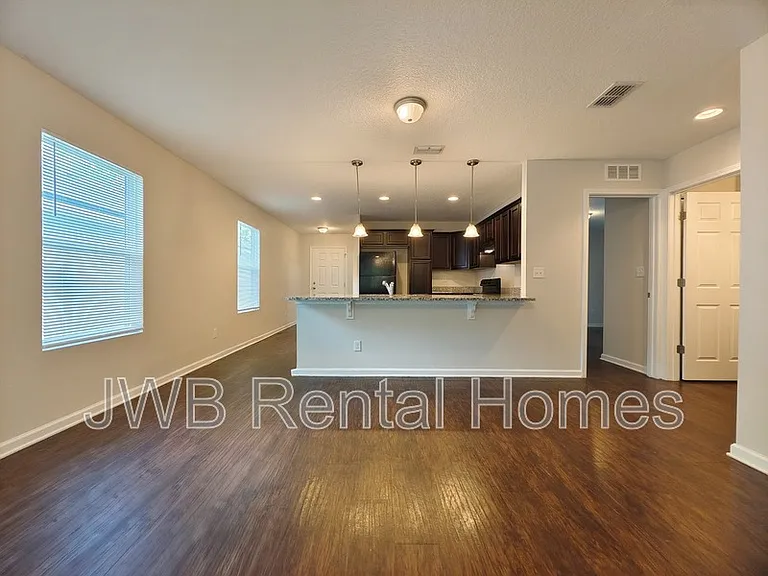 2042 Sheridan St — Photo 4