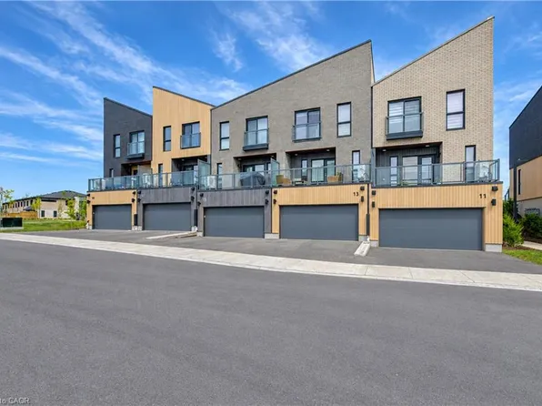 15 Benninger Dr, Kitchener, ON N2E 0J4