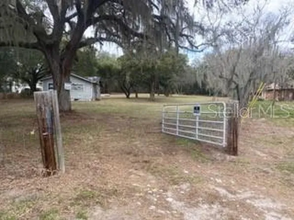 230 S Bay Lake Ave, Mascotte, FL 34753