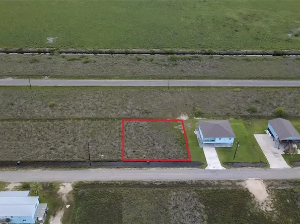 129 W Pin Oak Ln, Rockport, TX 78382