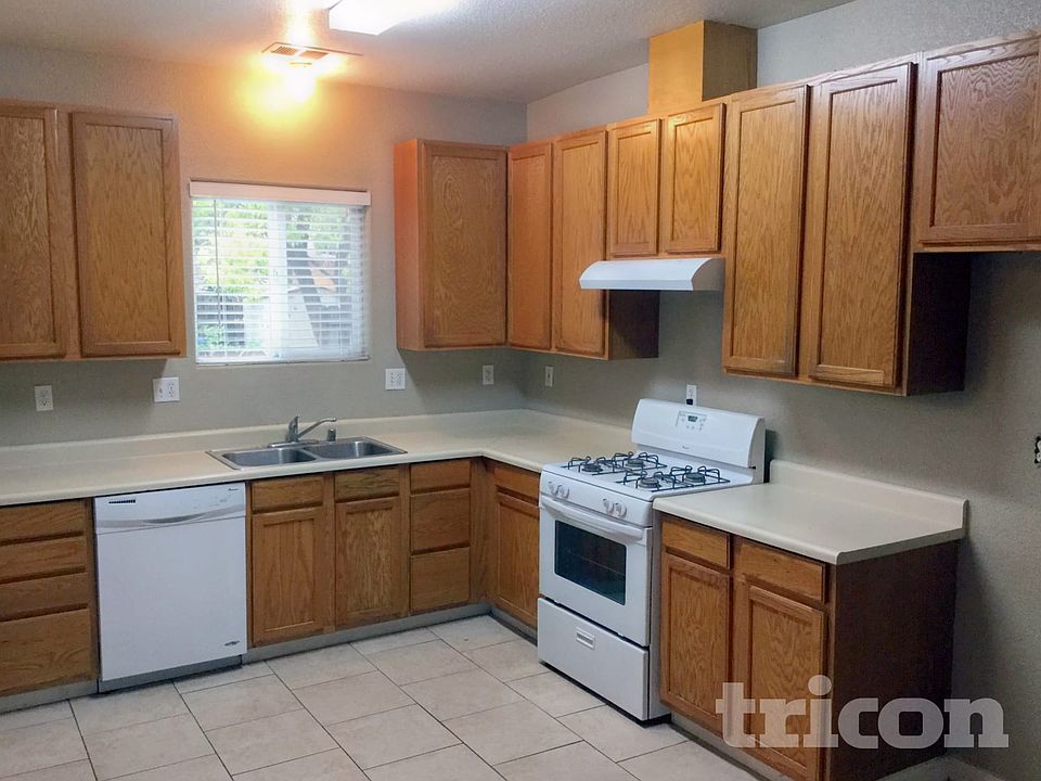 2nd image of 109 Rosemont Ave APT A