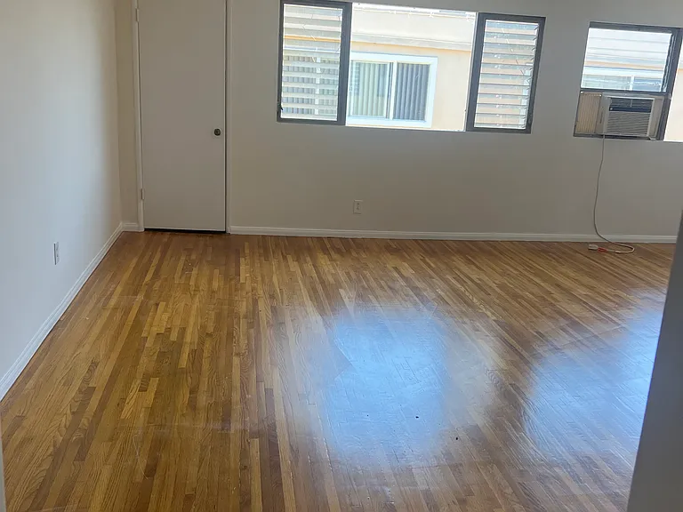 3426 Mentone Ave #7 — Photo 1