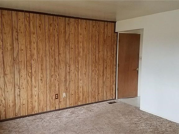 4th image of 77 Larrel Ln