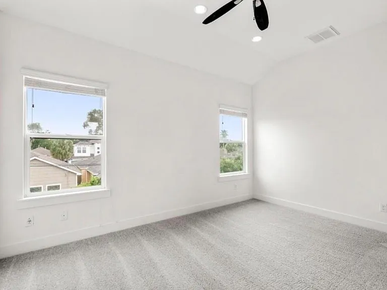 406 Yale Oaks Ln — Photo 17
