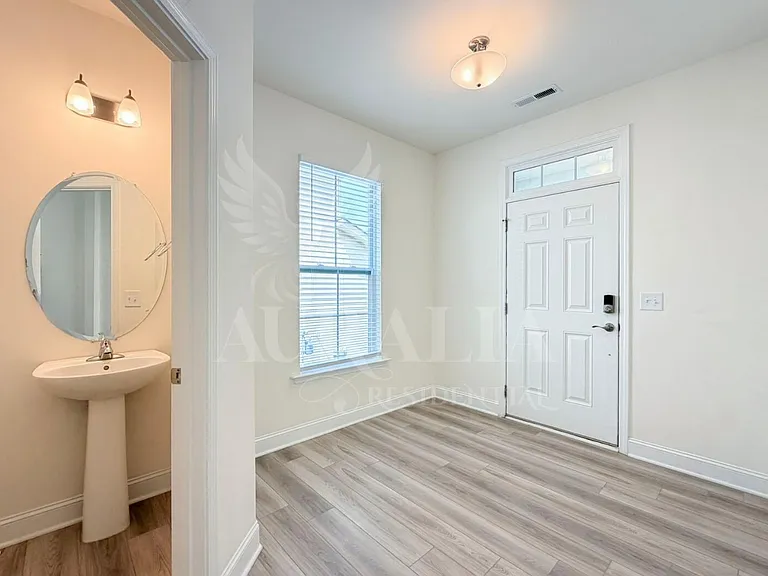 563 Whitley Ridge Dr — Photo 4