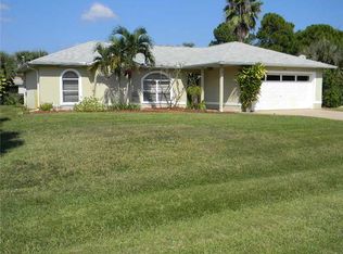 614 Lake Dr, Sebastian, FL 32958