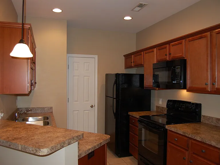 205 Capital St #201 — Photo 3