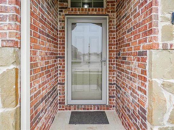 3rd image of 1370 Acmite Ave