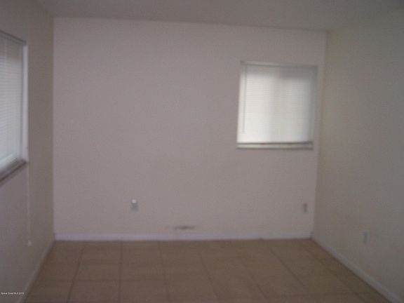 4th image of 1422 Lark Ct