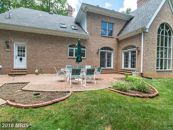 2nd image of 2121 Knox Ave