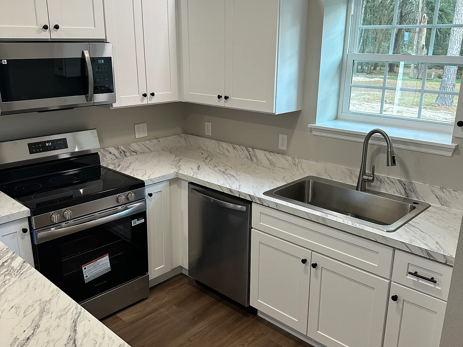 430 Lee Ave NE — Photo 3