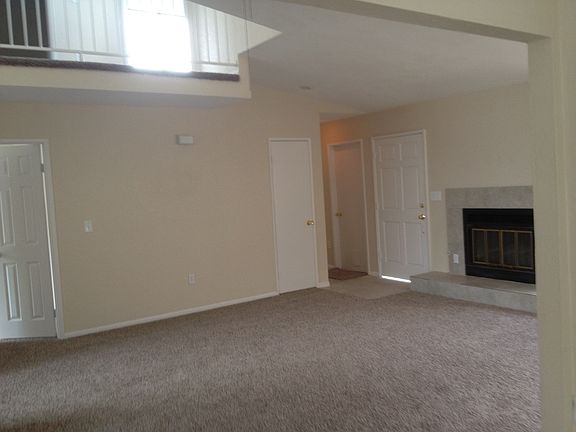 4th image of 43396 Mayberry Ave
