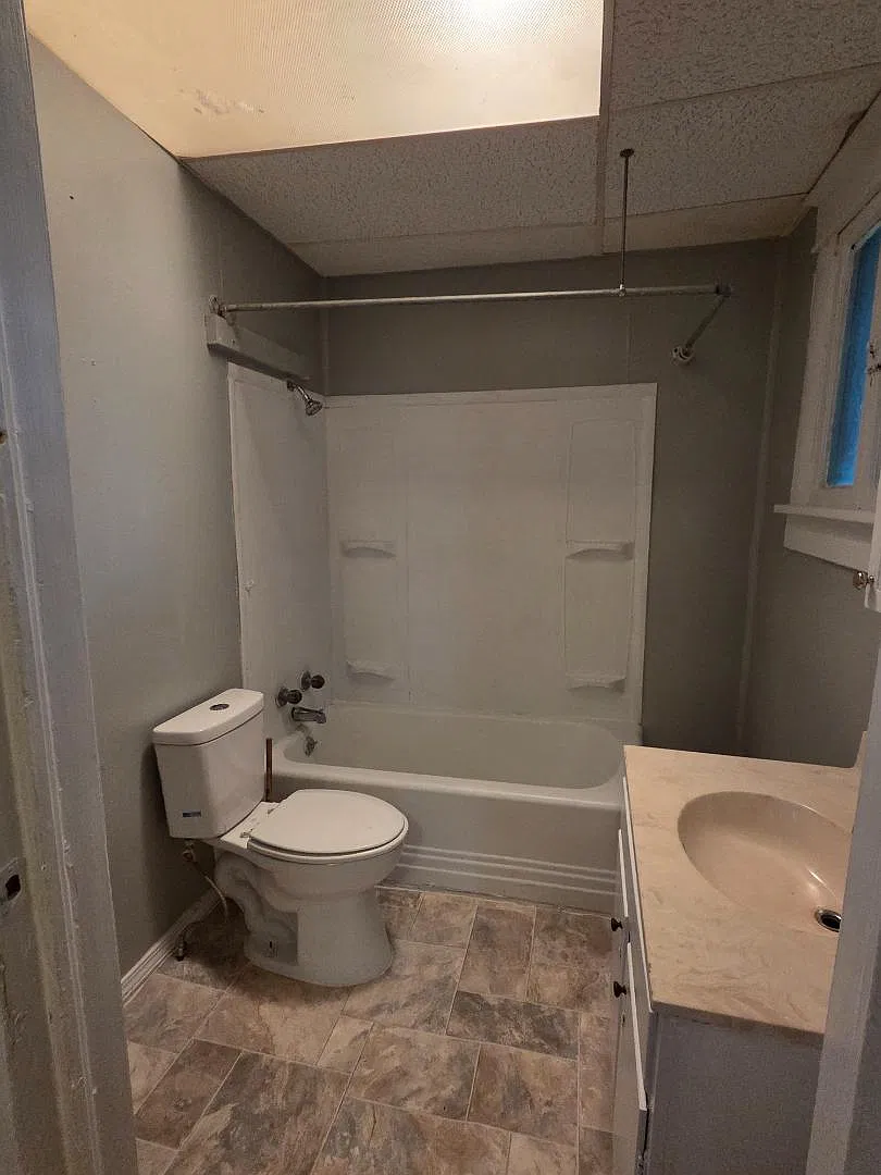 531 N 24th St - 531 (Downstairs) — Photo 4