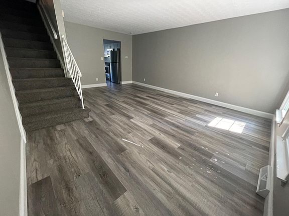 4th image of 131 Bard Dr