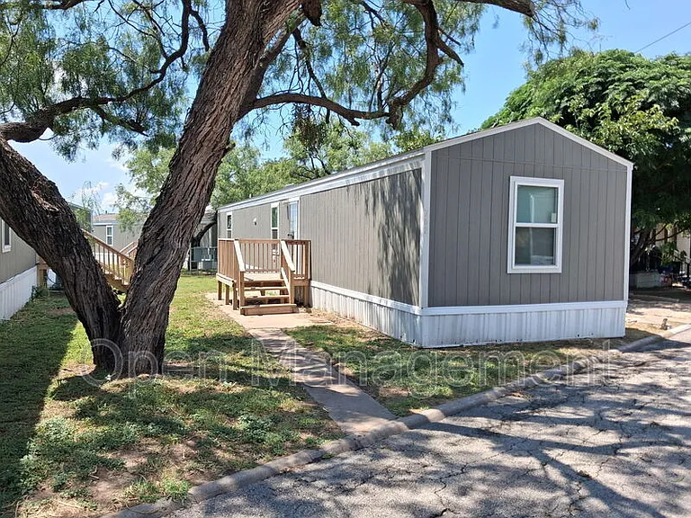 2501 Martin Luther King Blvd #702 — Photo 2