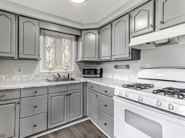273 W Main St, Bound Brook, NJ 08805