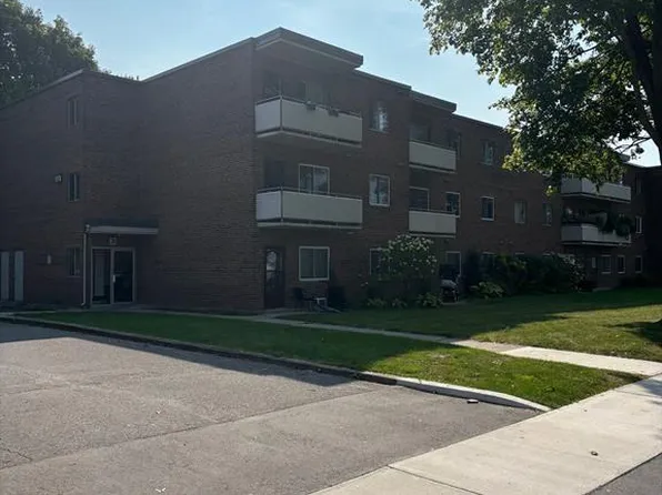 31 Parkside Dr #104, Saint Thomas, ON N5R 3V1