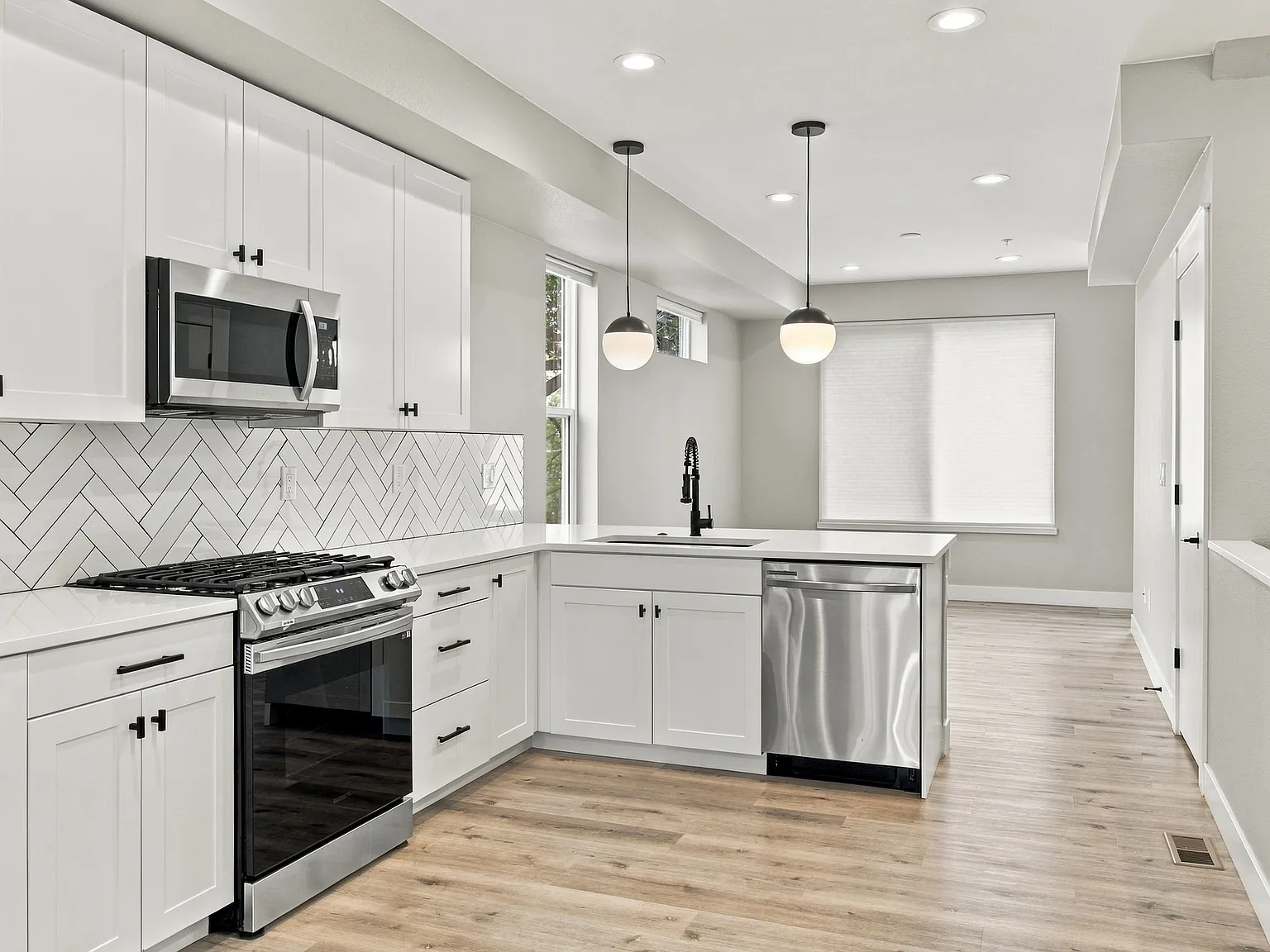2 bed, 2.5 bath, 1504 sqft, $2,750 — Photo 2