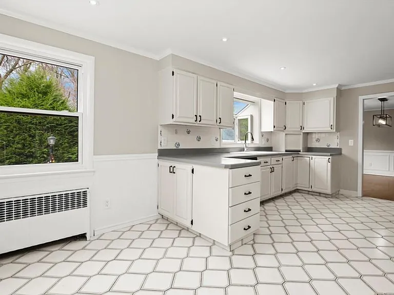 5 Turtleback Ln — Photo 8