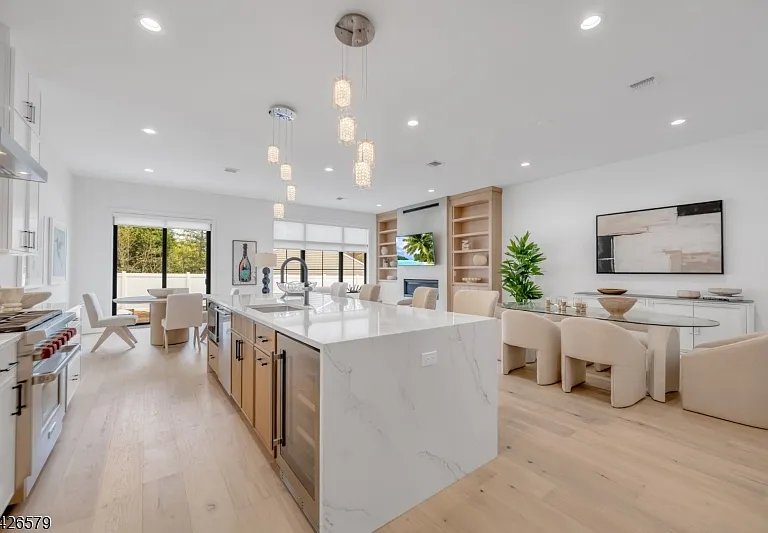 27 Feldman Ct — Photo 3
