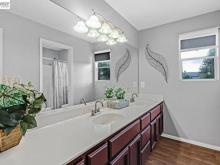 828 Hollowbrook Dr — Photo 12