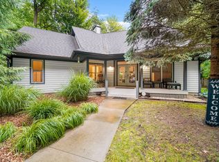 15961G Lakeshore Rd, Union Pier, MI 49129