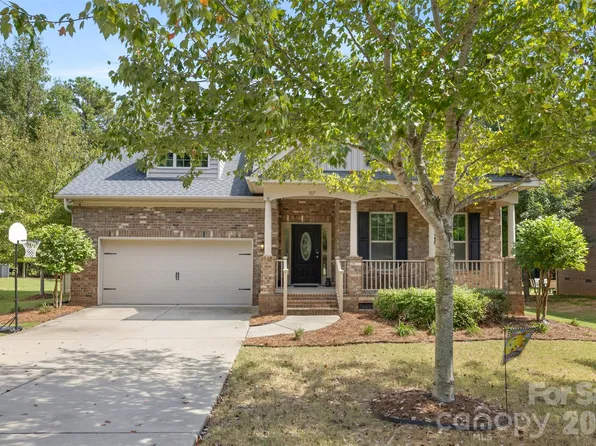 317 Windy Pine Dr, Lake Wylie, SC 29710