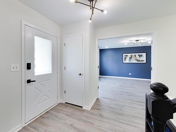 5th image of 8 Hampton Ct