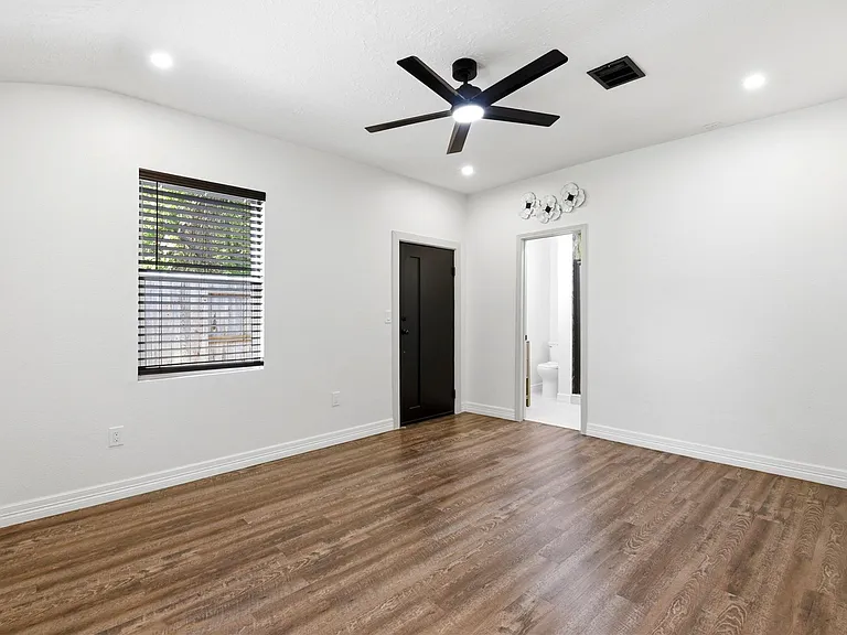 9403 Spaulding St — Photo 33