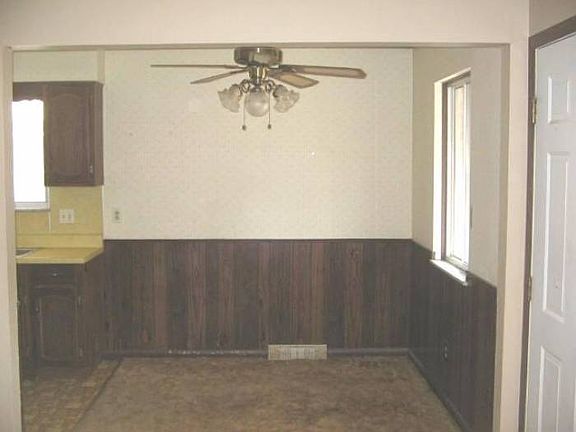 kitchen nook/dining room