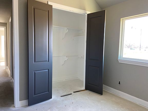 3rd image of 127 Gloria Blvd
