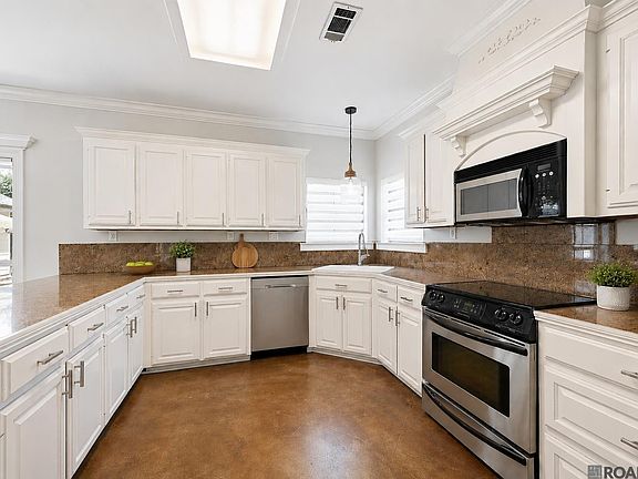 5th image of 39359 Meadowbrook Ave