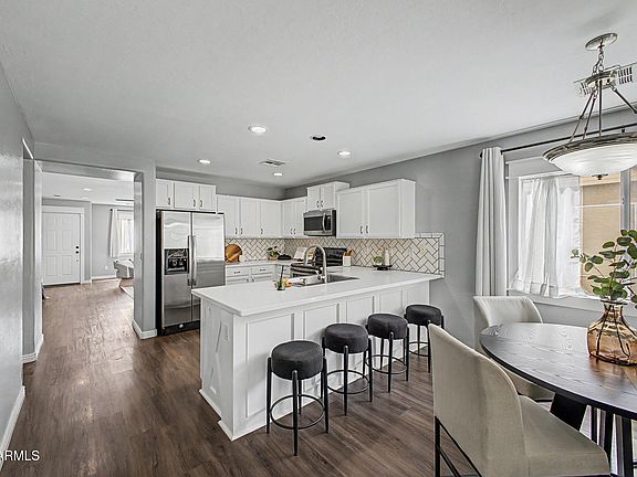 3rd image of 11584 W OGLESBY Avenue