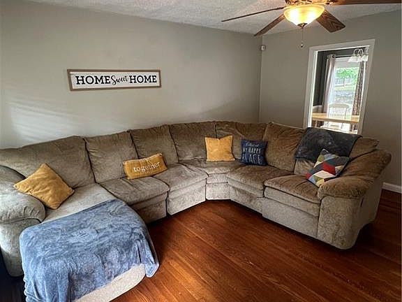 3rd image of 509 Robinhood Rd